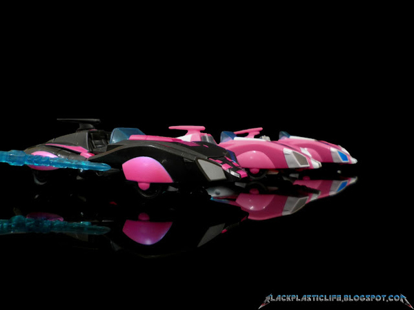 SDCC 2015   Combiner Hunters Arcee And Chormia  Exclusive Transformers Pictorial Reviews  (13 of 38)
